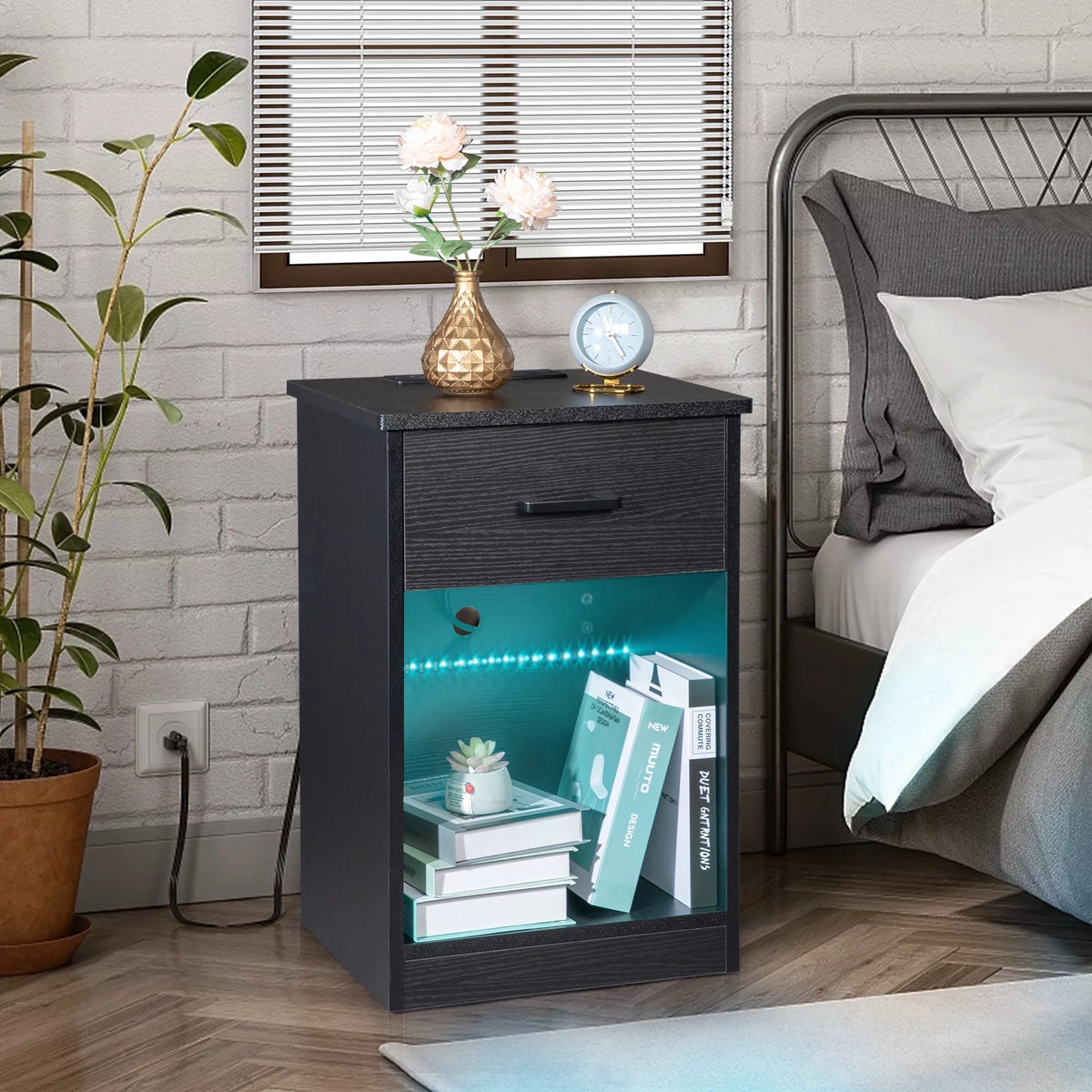Black Wooden Nightstand with Drawer O79574