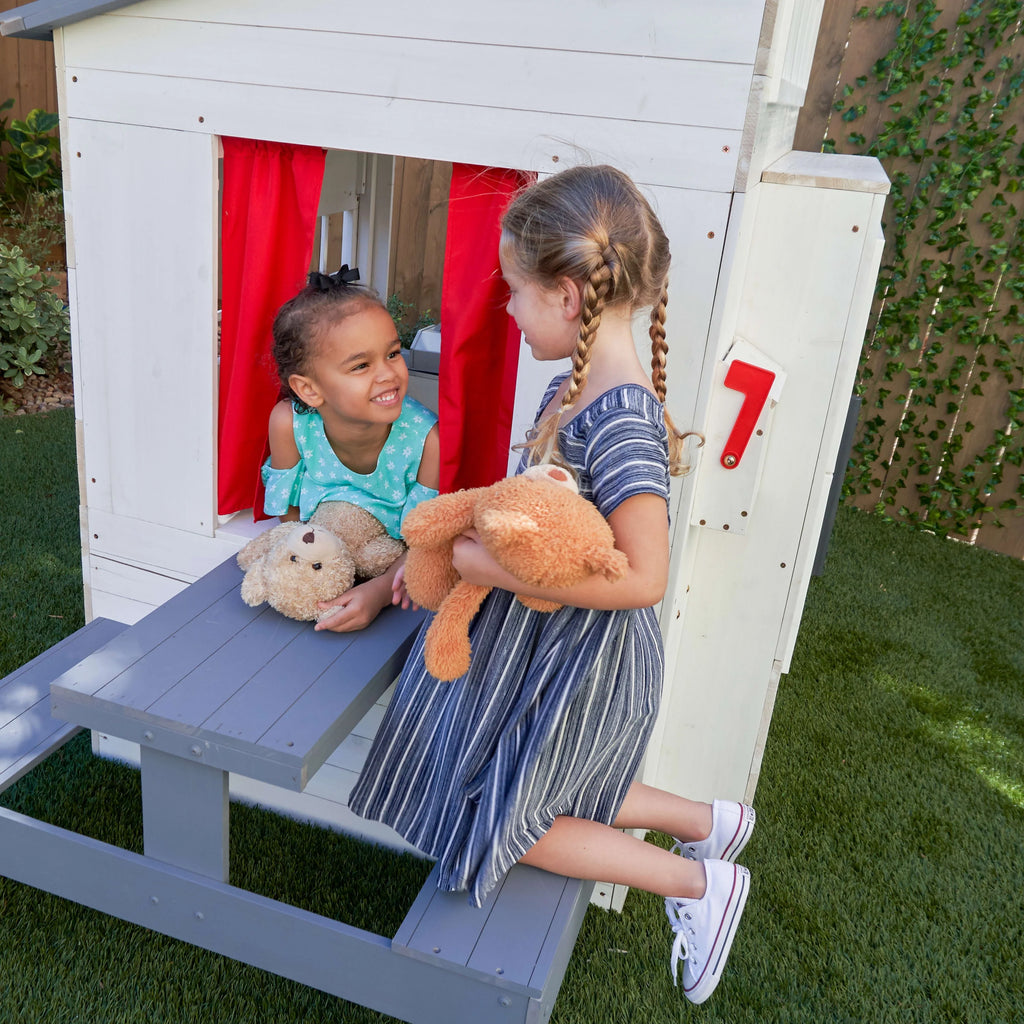 White Wooden Outdoor Playhouse with Picnic Table Q391