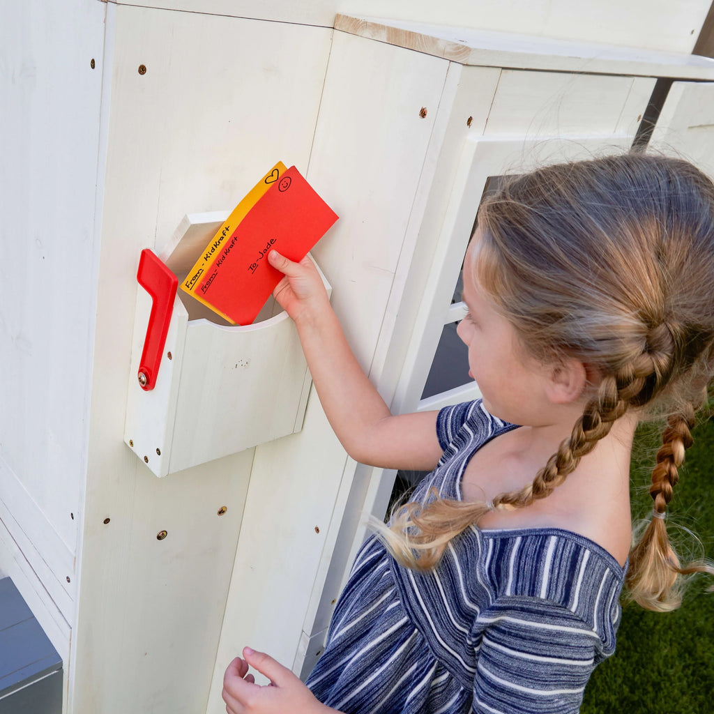 White Wooden Outdoor Playhouse with Picnic Table Q391