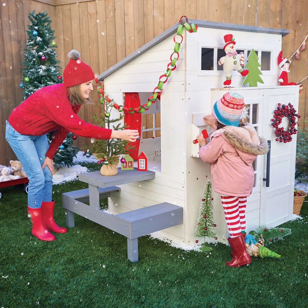 White Wooden Outdoor Playhouse with Picnic Table Q391