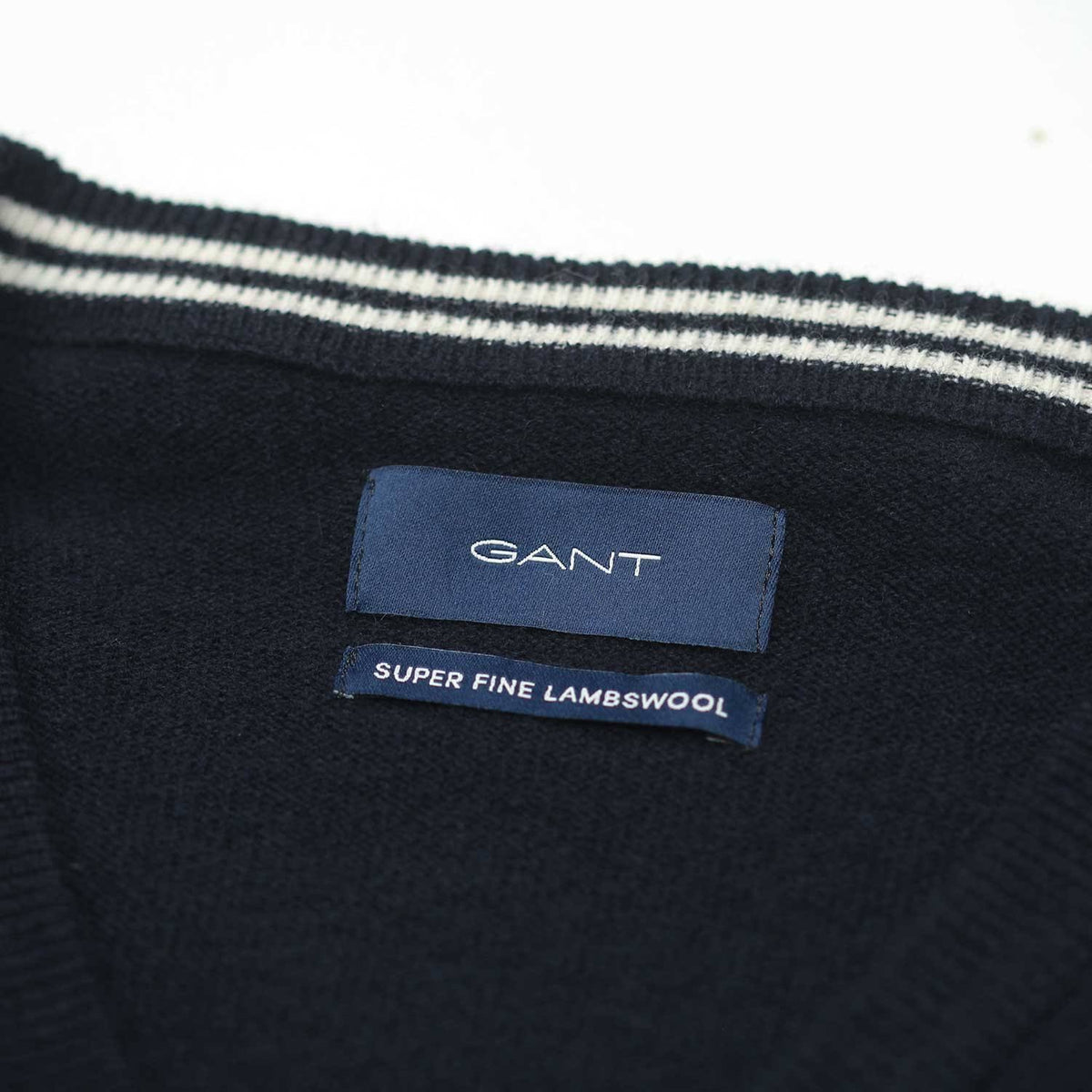 Lambswool V-Neck Cardigans O832907