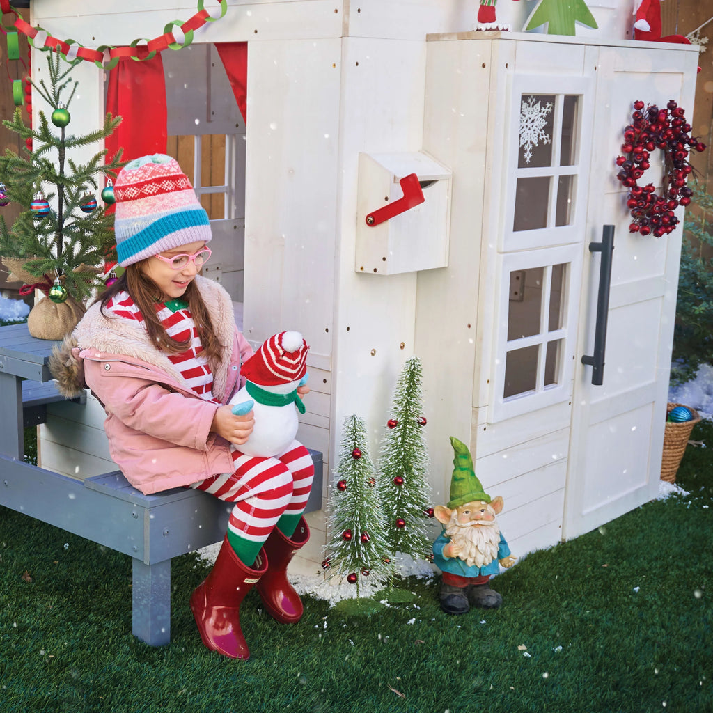 White Wooden Outdoor Playhouse with Picnic Table Q391