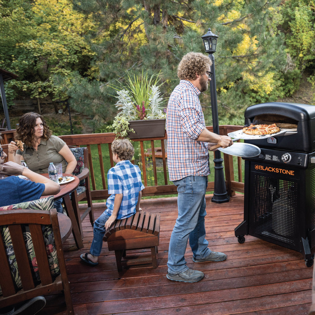 Blackstone Propane Outdoor Pizza Oven with Stand and Pizza Peel U5135