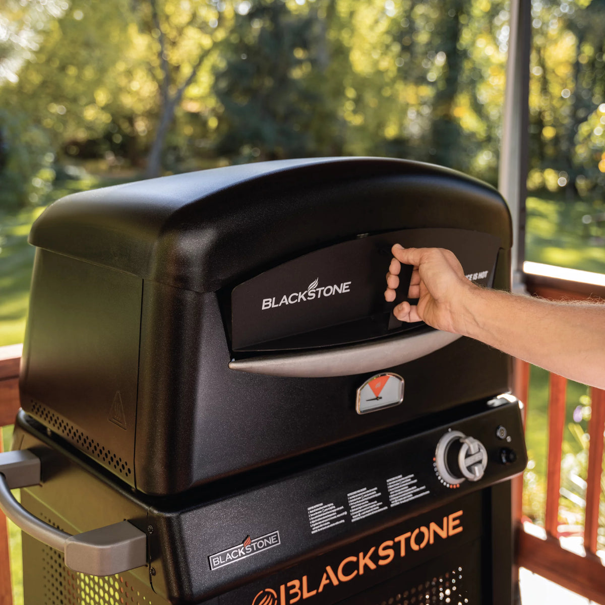 Blackstone Propane Outdoor Pizza Oven with Stand and Pizza Peel U5135