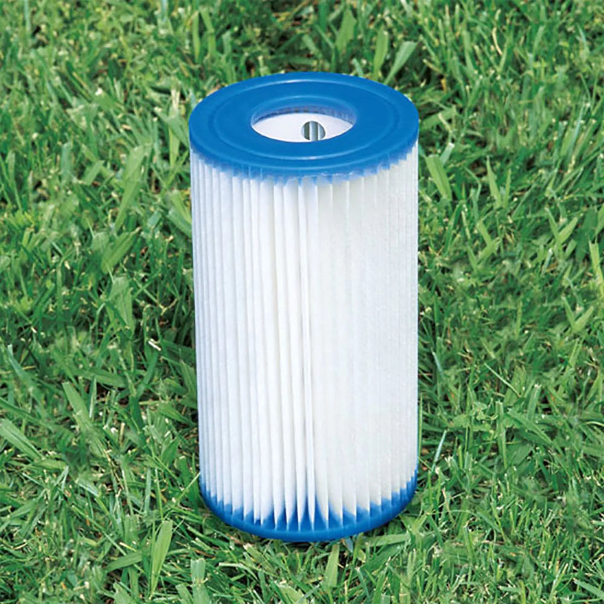 12' x 2.5' Round Pool with Filter Pump and Cleaning Kit Y16283
